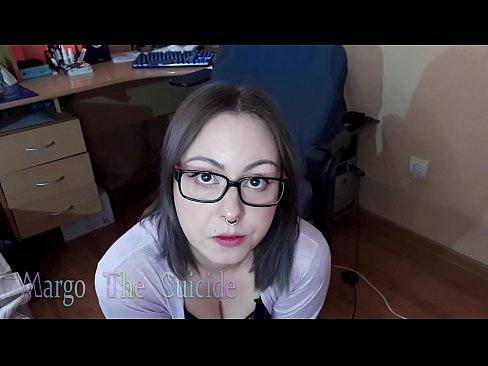 ❤️ Ọmọbinrin ti o ni gbese pẹlu awọn gilaasi buruja Dildo jinna lori Kamẹra ️❌  Ibalopo ❌❤